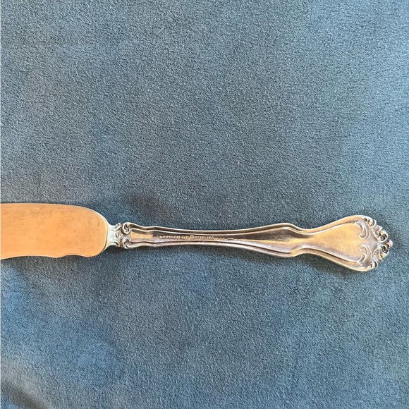 Westmoreland George and Martha silver butter knife and sugar spoon set. - Picture 4 of 5